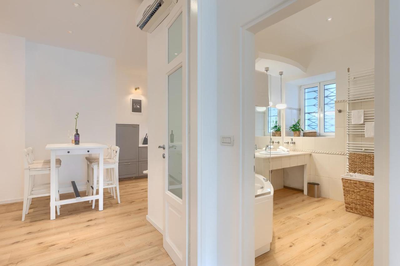 Calafati Apartment With Free Private Parking Rijeka Bagian luar foto