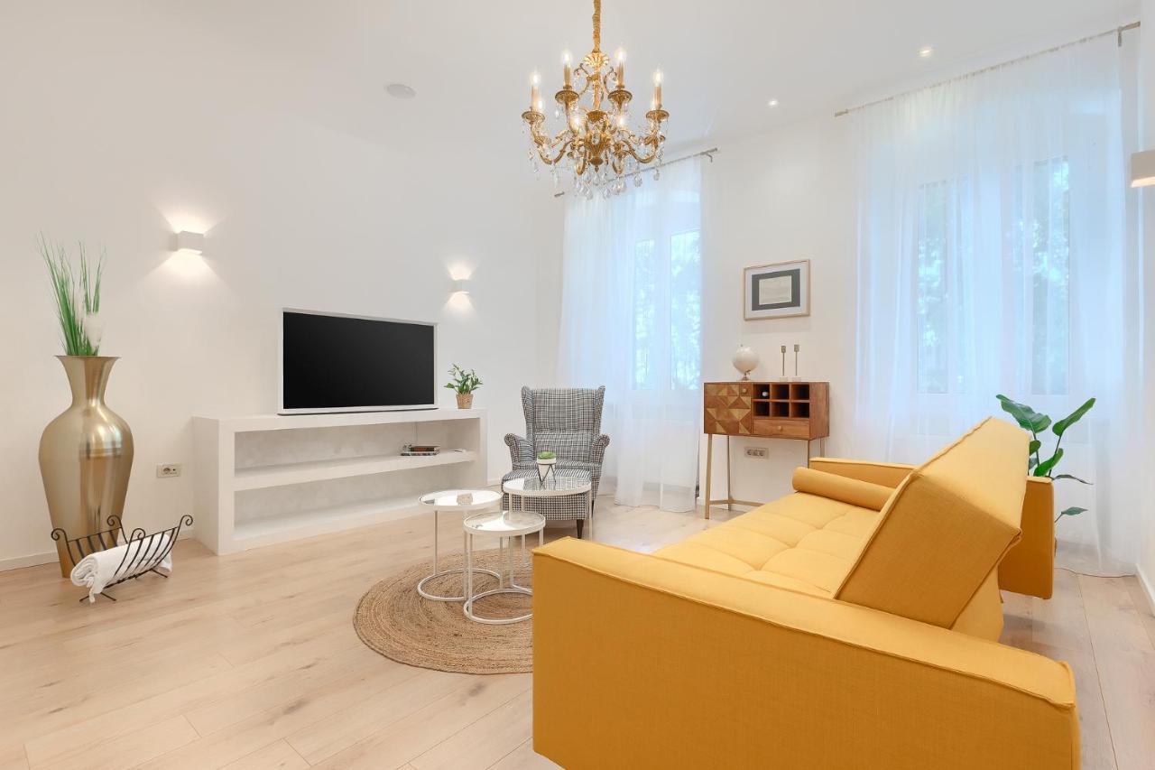 Calafati Apartment With Free Private Parking Rijeka Bagian luar foto