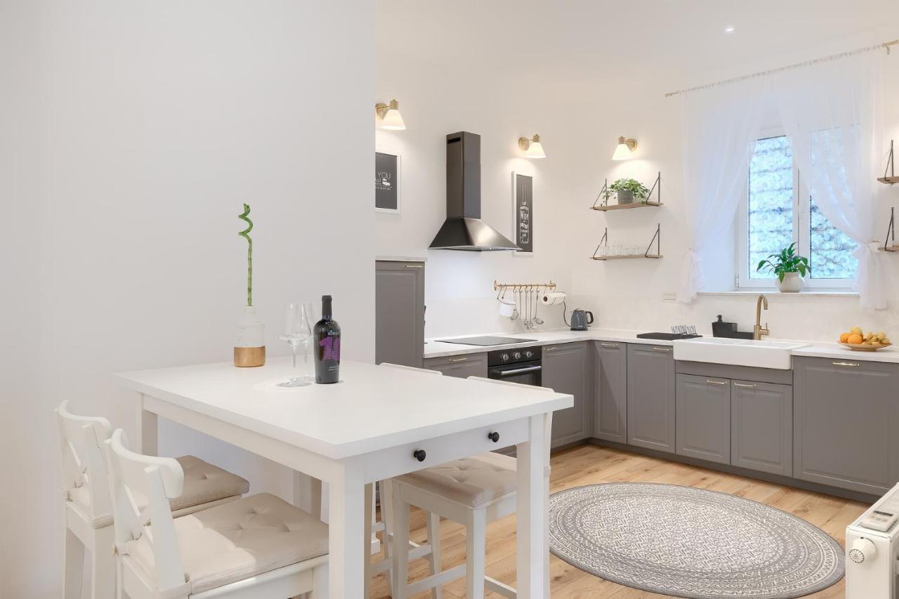 Calafati Apartment With Free Private Parking Rijeka Bagian luar foto
