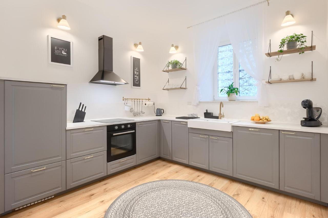 Calafati Apartment With Free Private Parking Rijeka Bagian luar foto