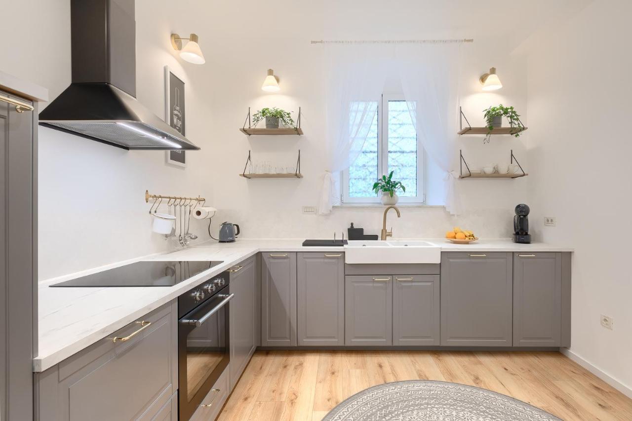 Calafati Apartment With Free Private Parking Rijeka Bagian luar foto