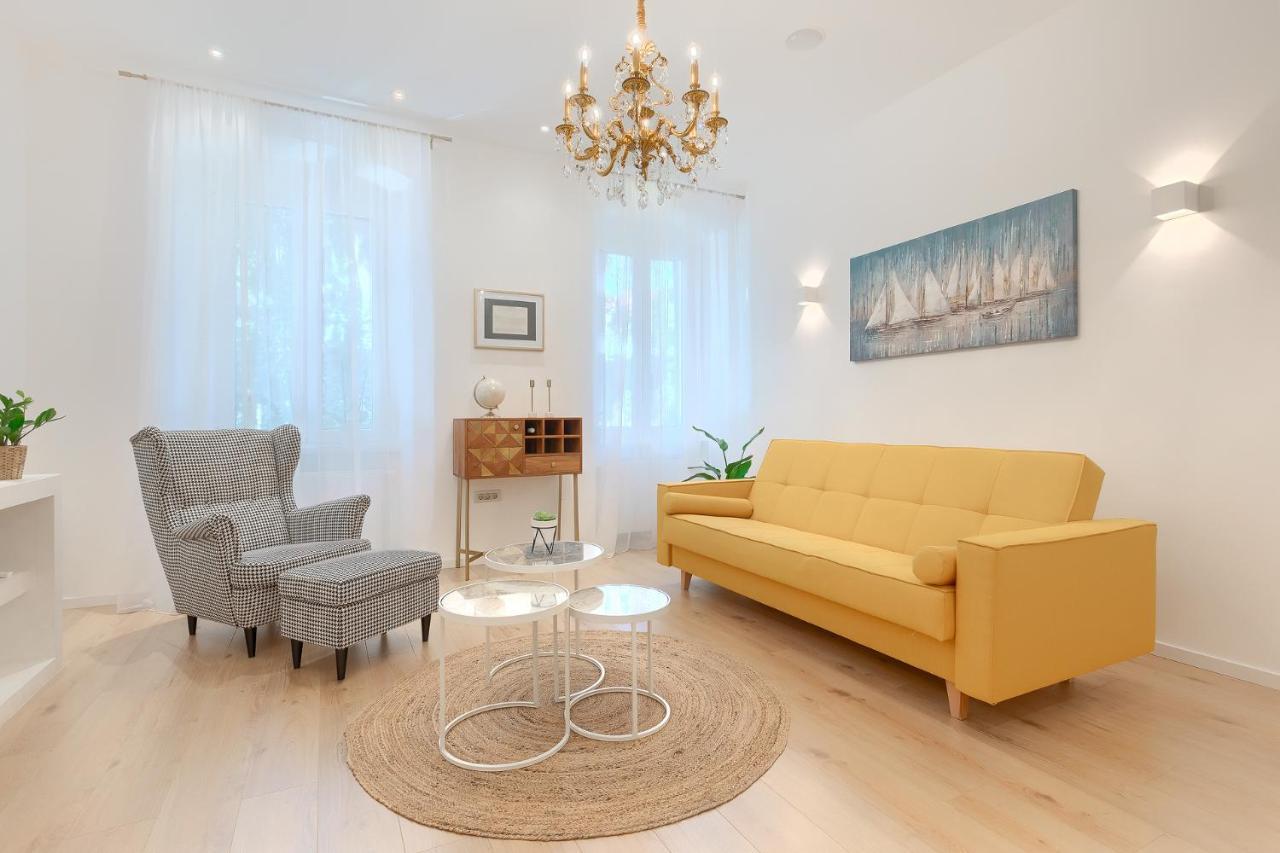 Calafati Apartment With Free Private Parking Rijeka Bagian luar foto