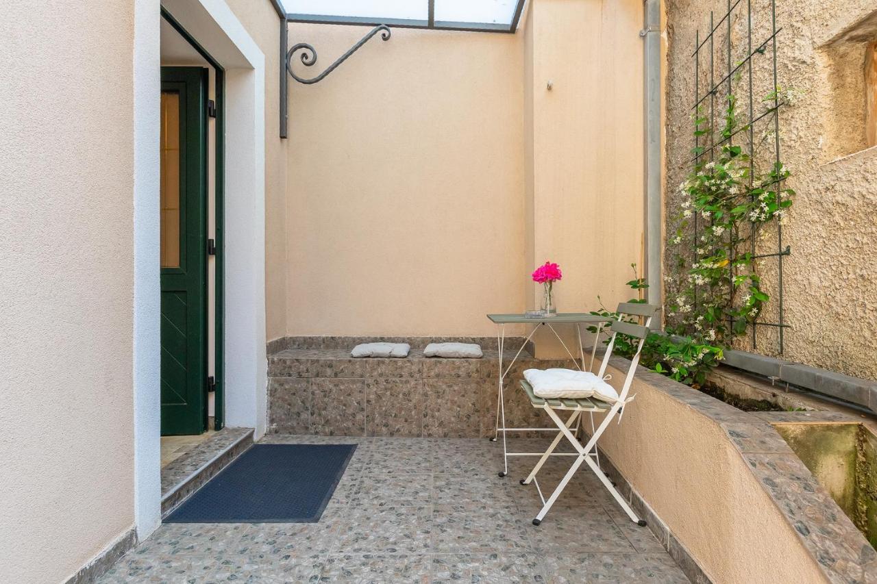 Calafati Apartment With Free Private Parking Rijeka Bagian luar foto