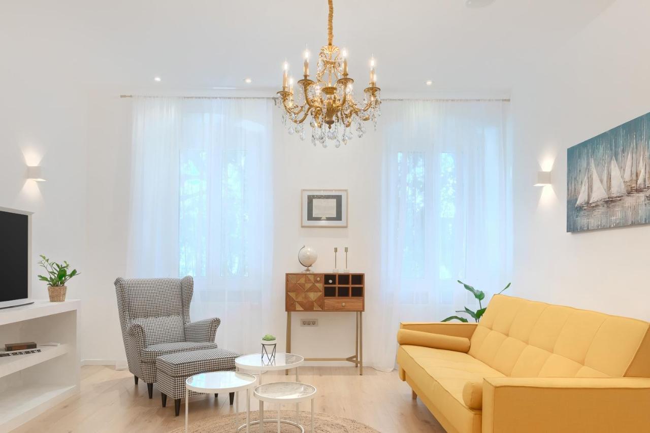 Calafati Apartment With Free Private Parking Rijeka Bagian luar foto