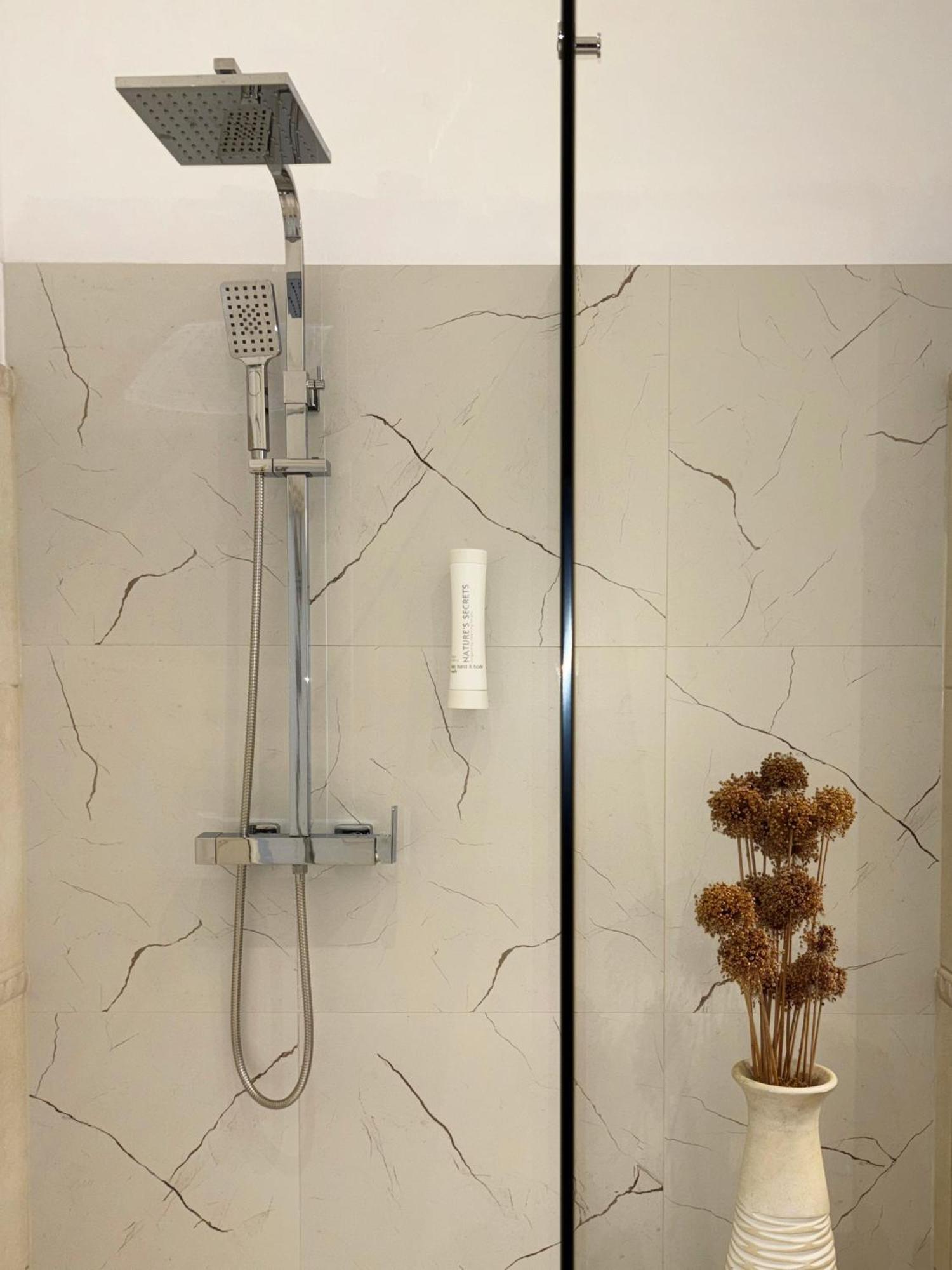 Calafati Apartment With Free Private Parking Rijeka Bagian luar foto